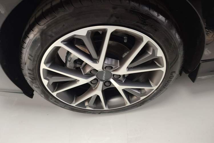 Used Lynk & Co 03 2022 2.0TD DCT JingPro Right Rear Wheel Hub
