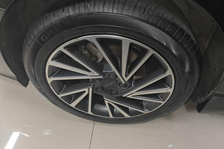 Used Lynk & Co 03 2022 2.0TD DCT GenioPlus Right Rear Wheel Hub