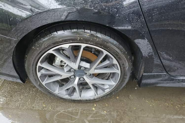Used Lynk & Co 03 2022 2.0TD DCT JingPro Right Rear Wheel Hub