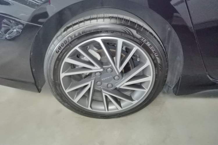 Used Lynk & Co 03 2022 2.0TD DCT GenioPlus Right Rear Wheel Hub