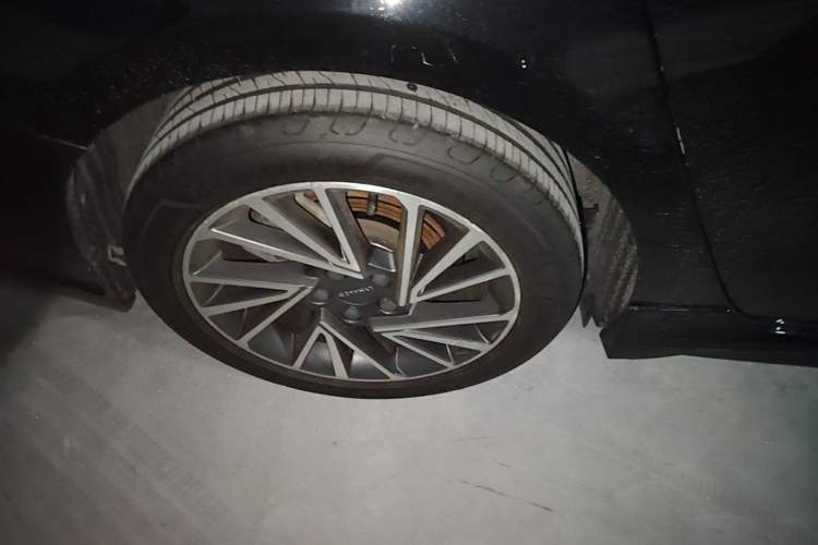 Used Lynk & Co 03 2022 2.0TD DCT GenioPlus Right Rear Wheel Hub