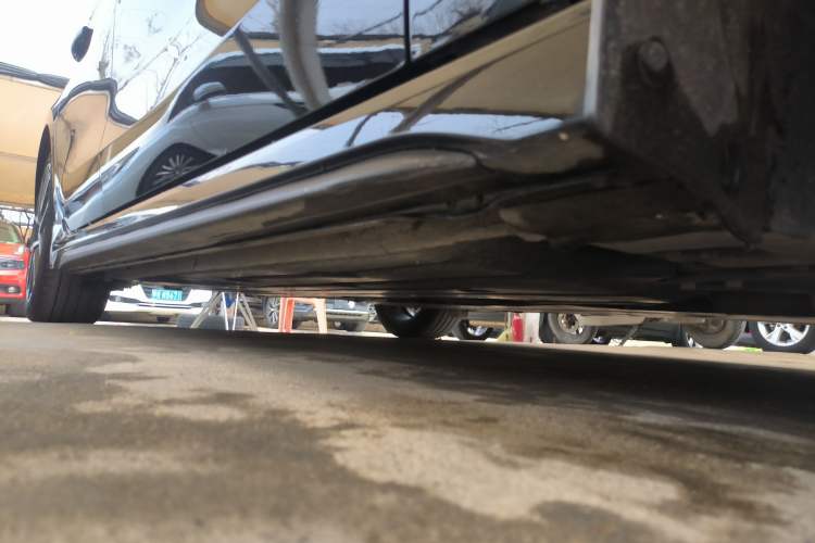 Used Lynk & Co 03 2022 2.0TD DCT JingPro Right Side Sill