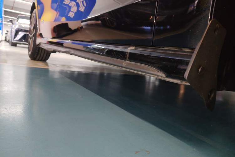 Used Lynk & Co 03 2022 2.0TD DCT JingPro Right Side Sill