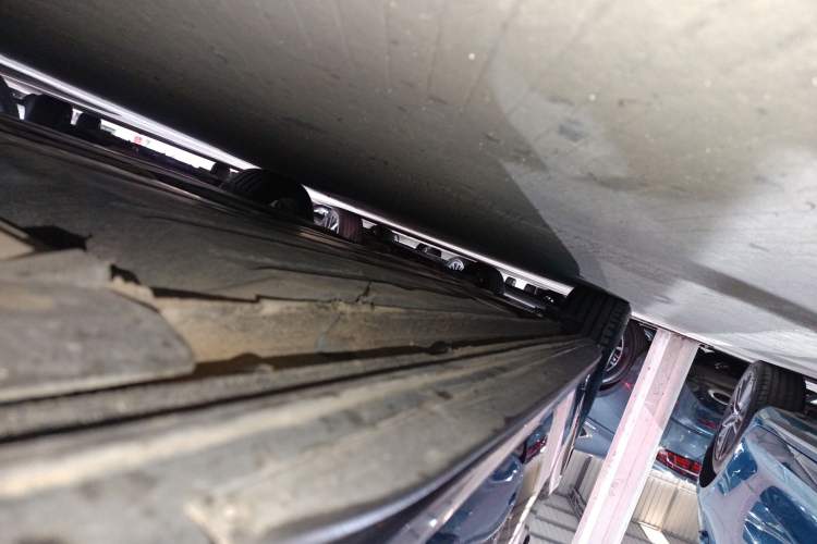 Used Lynk & Co 03 2022 2.0TD DCT JingPro Right Side Sill