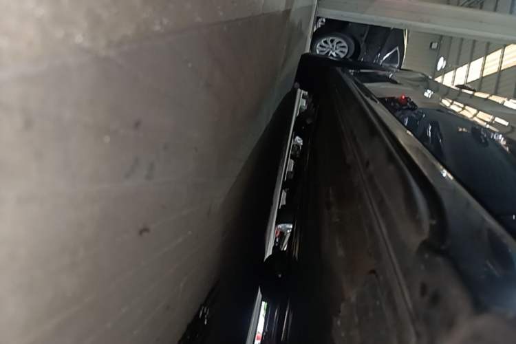 Used Lynk & Co 03 2022 2.0TD DCT JingPro Right Side Sill