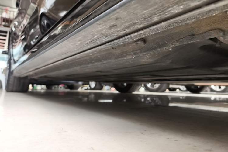 Used Lynk & Co 03 2022 2.0TD DCT JingPro Right Side Sill