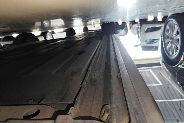 Used Lynk & Co 03 2022 2.0TD DCT JingPro Right Side Sill