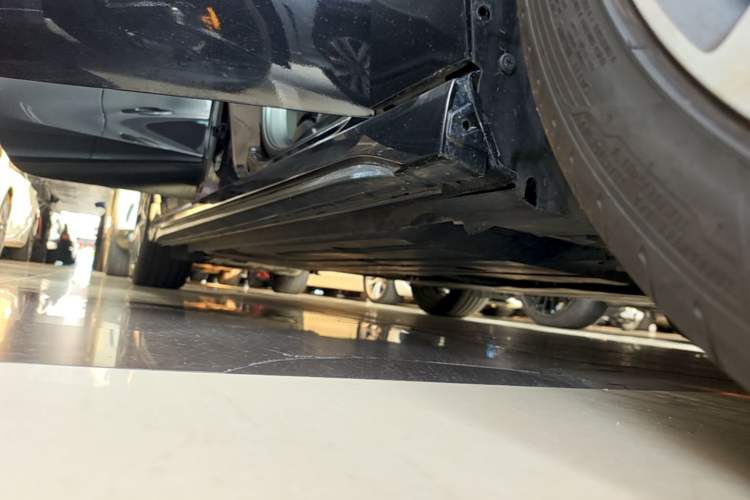 Used Lynk & Co 03 2022 2.0TD DCT JingPro Right Side Sill