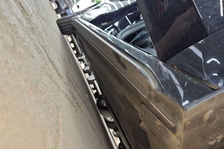 Used Lynk & Co 03 2022 1.5TD DCT JingPro Right Side Sill