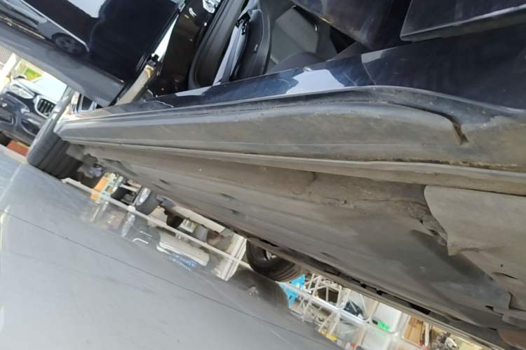 Used Lynk & Co 03 2022 1.5TD DCT JingPro Right Side Sill