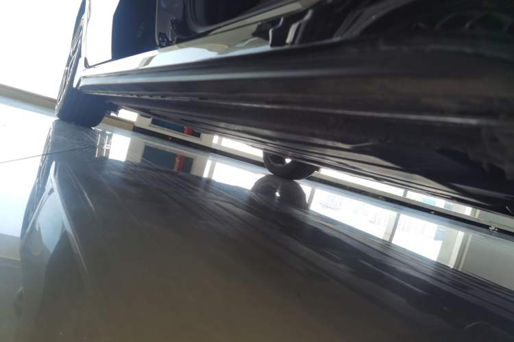Used Lynk & Co 03 2022 1.5TD DCT JingPro Right Side Sill