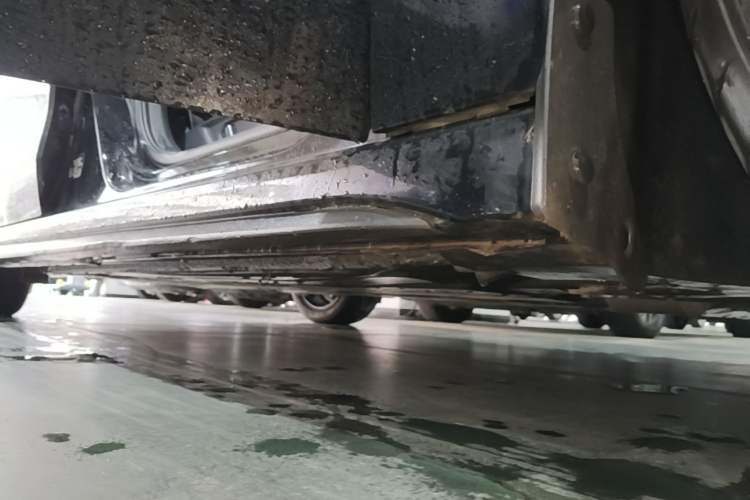 Used Lynk & Co 03 2022 2.0TD DCT JingPro Right Side Sill