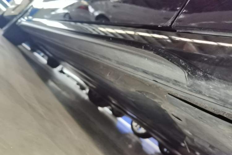 Used Lynk & Co 03 2022 2.0TD DCT GenioPlus Right Side Sill