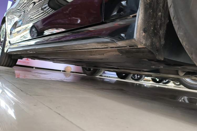 Used Lynk & Co 03 2022 2.0TD DCT JingPro Right Side Sill