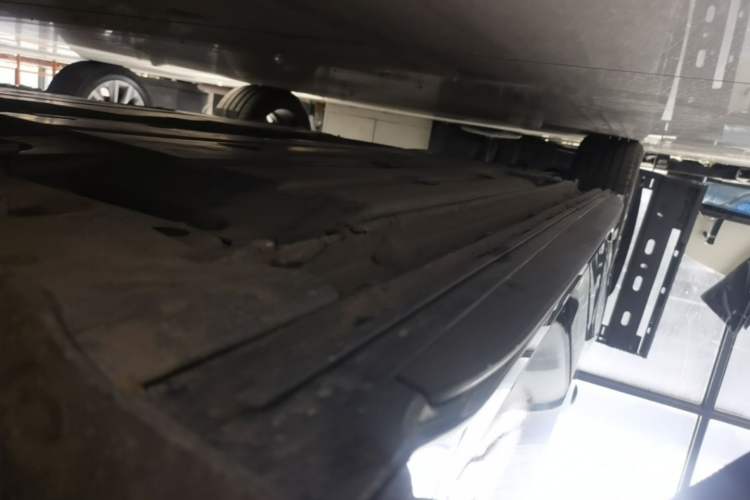 Used Lynk & Co 03 2022 1.5TD DCT JingPro Right Side Sill