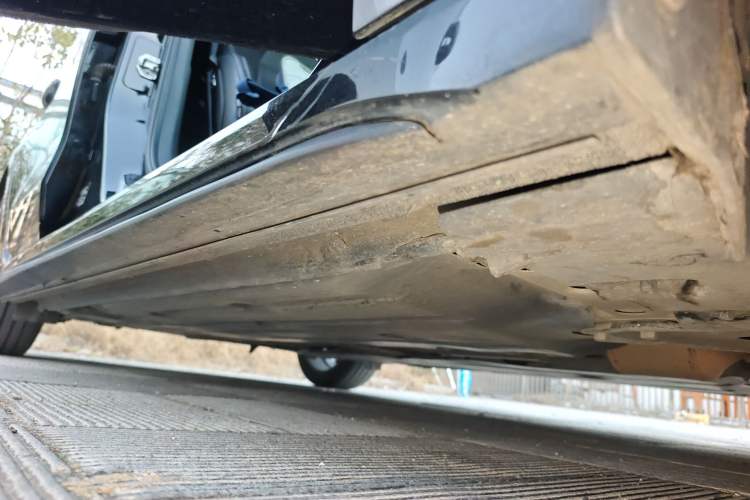 Used Lynk & Co 03 2022 2.0TD DCT JingPro Right Side Sill