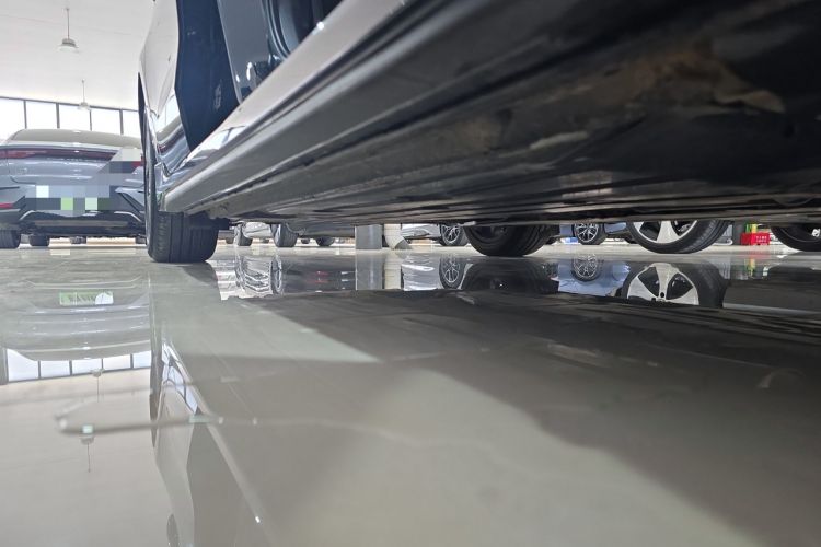 Used Lynk & Co 03 2022 1.5TD DCT JingPlus Right Side Sill