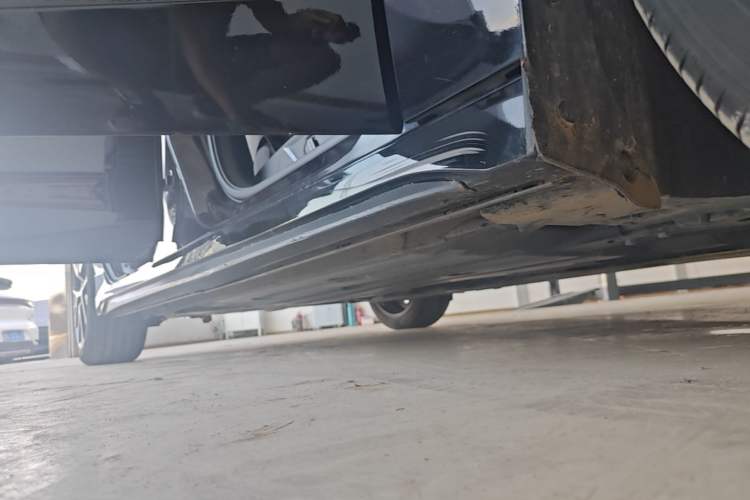 Used Lynk & Co 03 2022 1.5TD DCT JingPro Right Side Sill