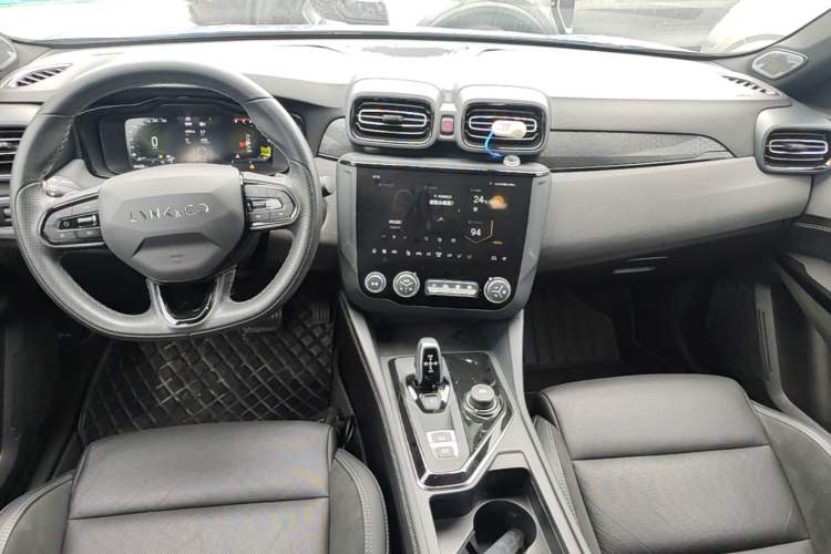 Used Lynk & Co 03 2022 2.0TD DCT JingPro Center Console
