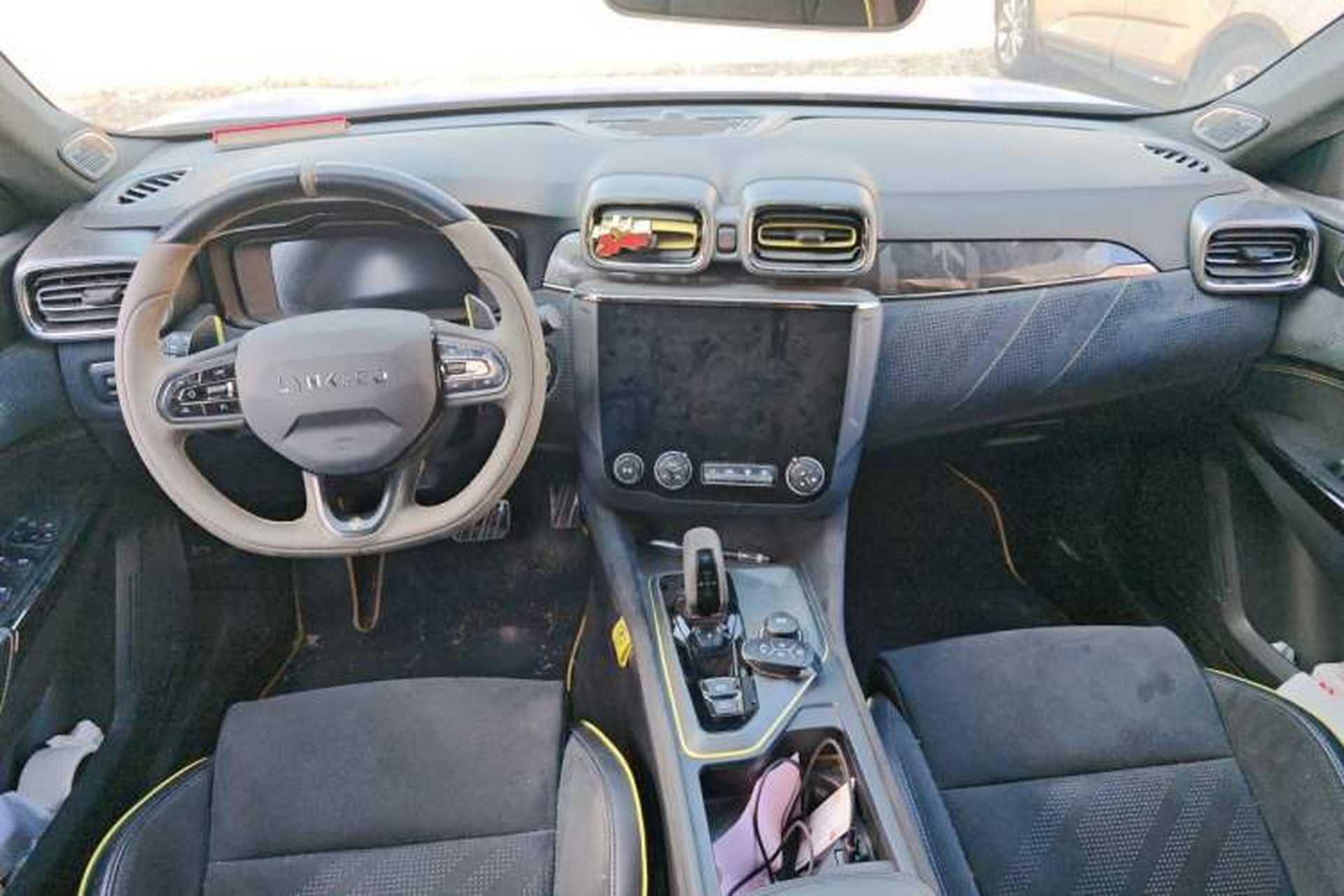 Used Lynk & Co 03 2022 03+ 2.0TD Automatic Wind-Chasing Edition Center Console