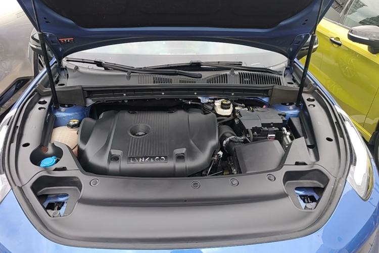 Used Lynk & Co 03 2022 2.0TD DCT JingPro Engine Bay