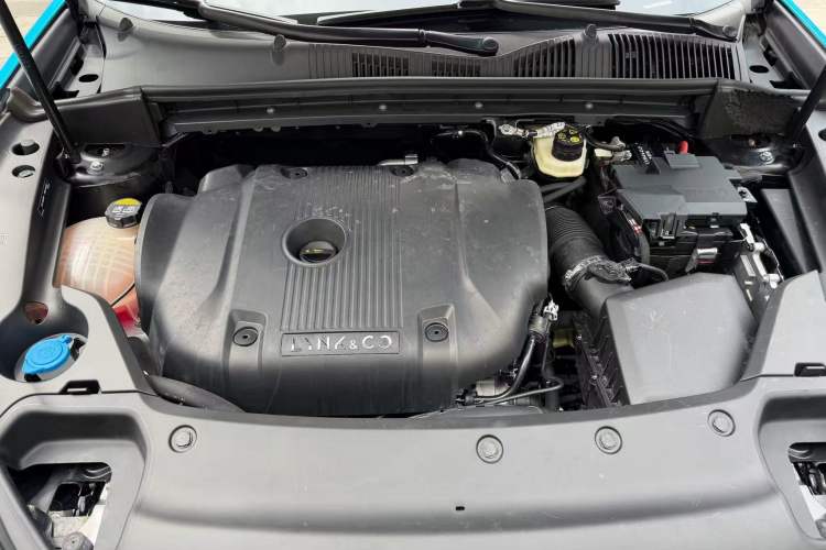 Used Lynk & Co 03 2022 2.0TD DCT JingPro Engine Bay