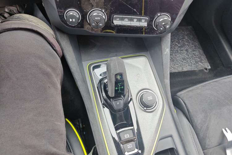 Used Lynk & Co 03 2022 03+ 2.0TD Automatic Wind-Chasing Edition Gear Lever