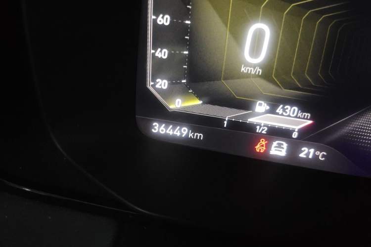 Used Lynk & Co 03 2022 1.5TD DCT JingPro Odometer Close Up