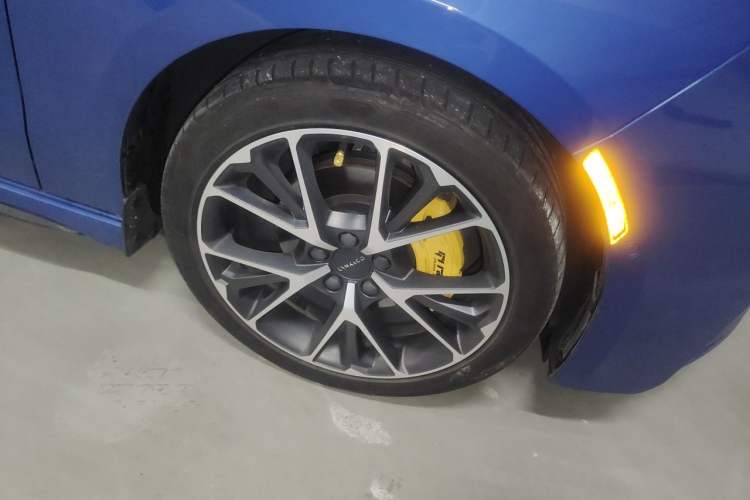 Used Lynk & Co 03 2022 1.5TD DCT JingPro Right Front Wheel Hub