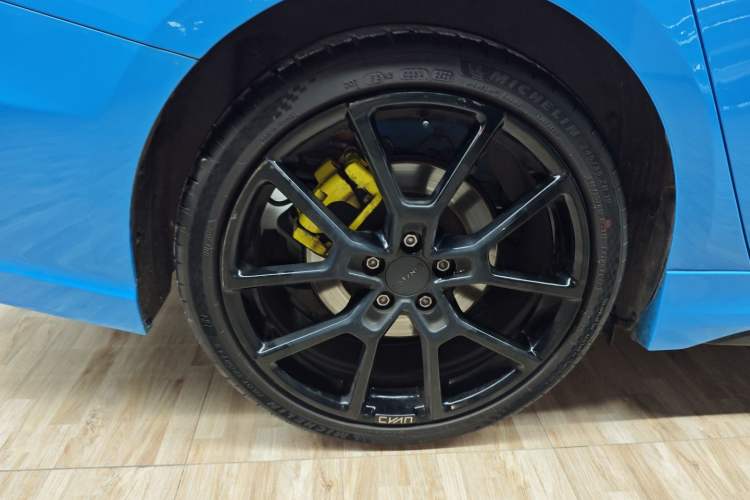 Used Lynk & Co 03 2022 03+ Cyan Custom Performance Kit Right Rear Wheel Hub