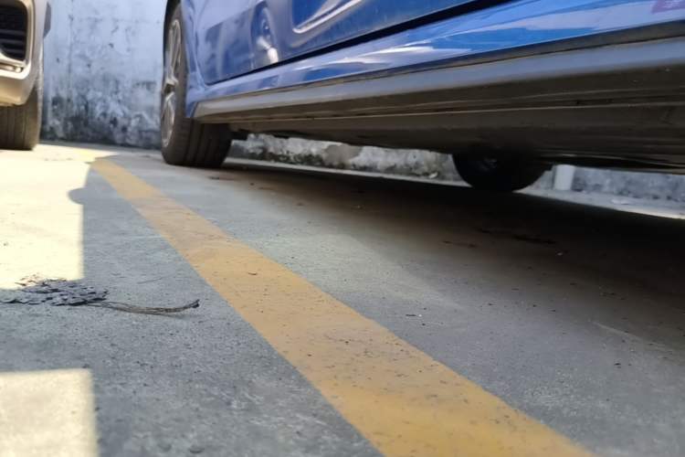 Used Lynk & Co 03 2022 1.5TD DCT JingPro Right Side Sill