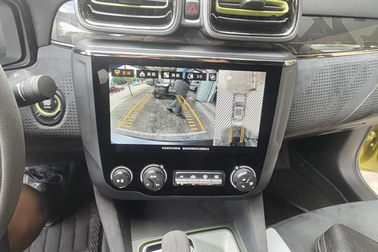 Used Lynk & Co 03 2022 03+ 2.0TD Automatic Performance Package Audio And AC Panel