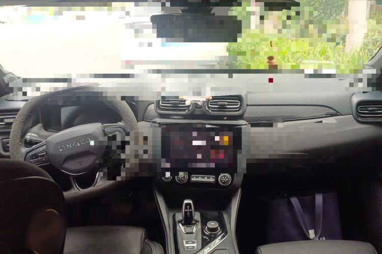 Used Lynk & Co 03 2022 2.0TD DCT JingPro Center Console