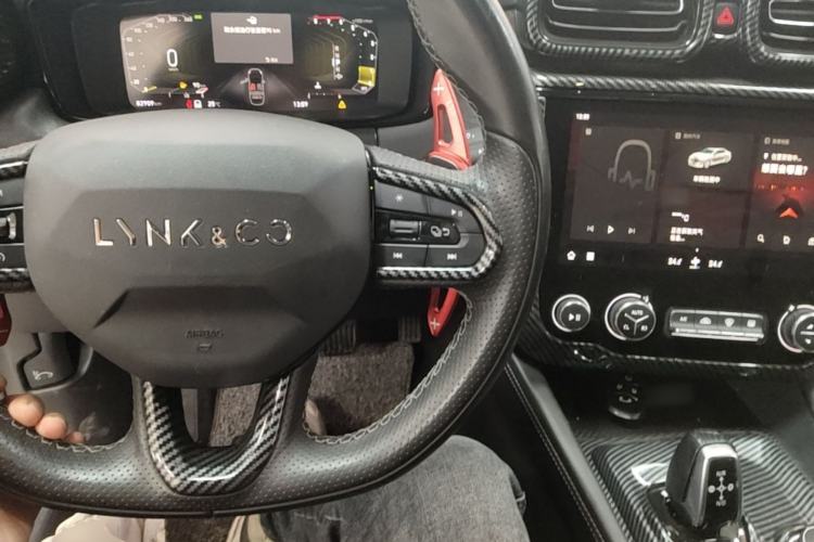 Used Lynk & Co 03 2022 2.0TD DCT JingPro Center Console