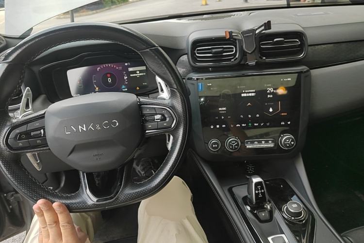 Used Lynk & Co 03 2022 2.0TD DCT JingPro Center Console