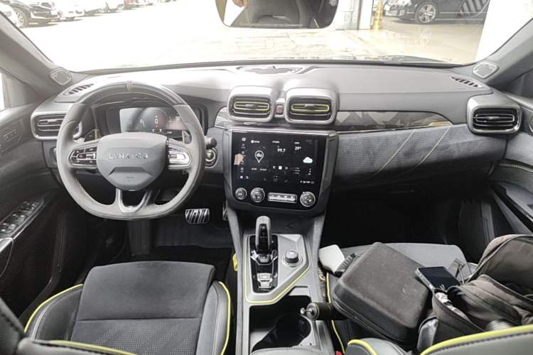 Used Lynk & Co 03 2022 03+ 2.0TD Automatic Performance Package Center Console