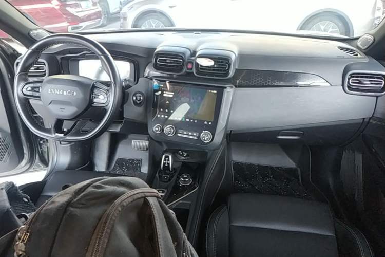 Used Lynk & Co 03 2022 2.0TD DCT JingPro Center Console