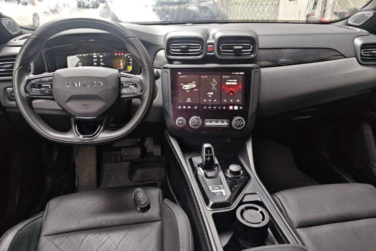 Used Lynk & Co 03 2022 2.0TD DCT JingPro Center Console
