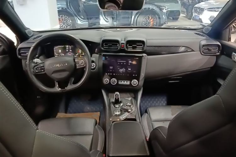 Used Lynk & Co 03 2022 2.0TD DCT JingPro Center Console
