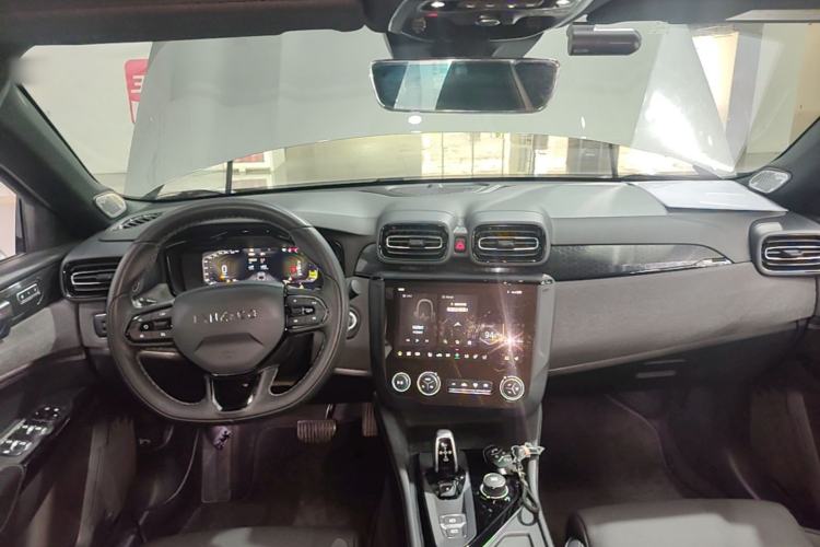Used Lynk & Co 03 2022 2.0TD DCT JingPro Center Console