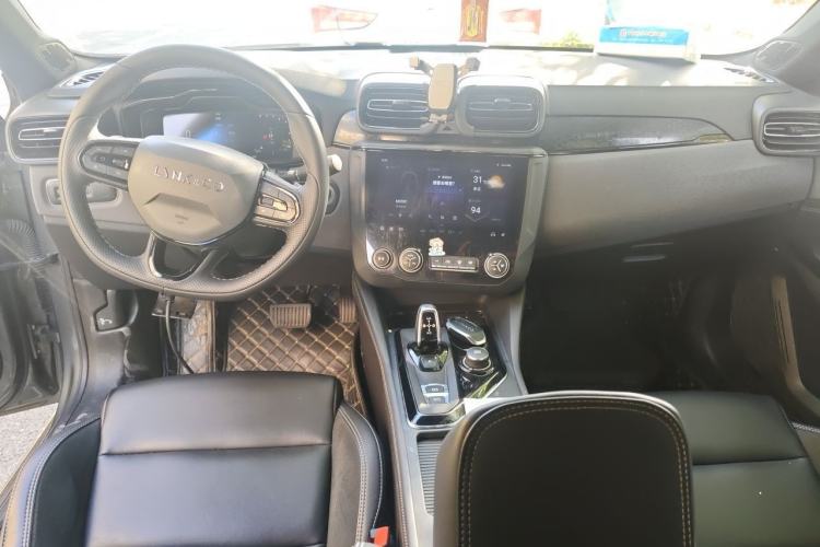 Used Lynk & Co 03 2022 2.0TD DCT GenioPlus Center Console