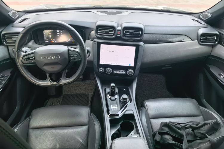 Used Lynk & Co 03 2022 2.0TD DCT JingPro Center Console