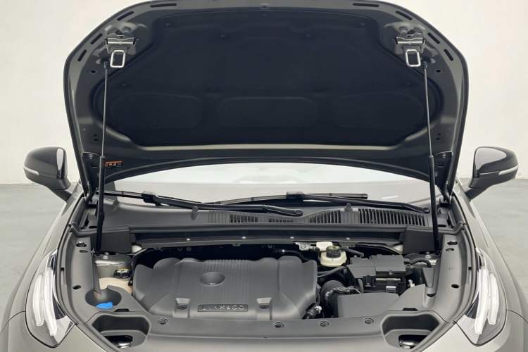 Used Lynk & Co 03 2022 2.0TD DCT JingPro Engine Bay
