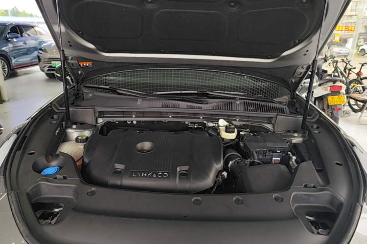 Used Lynk & Co 03 2022 2.0TD DCT JingPro Engine Bay
