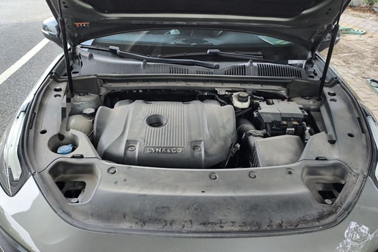 Used Lynk & Co 03 2022 2.0TD DCT JingPro Engine Bay