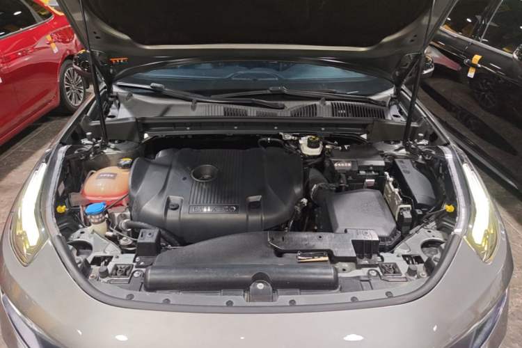 Used Lynk & Co 03 2022 2.0TD DCT JingPro Engine Bay
