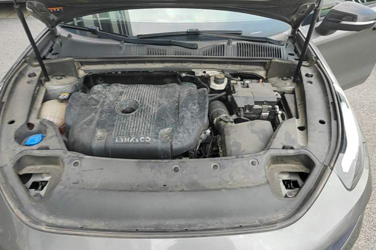 Used Lynk & Co 03 2022 2.0TD DCT JingPro Engine Bay