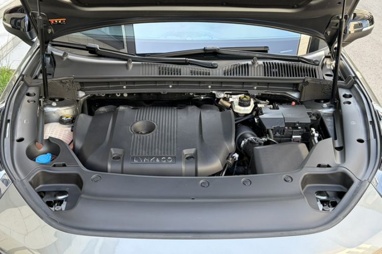 Used Lynk & Co 03 2022 2.0TD DCT JingPro Engine Bay