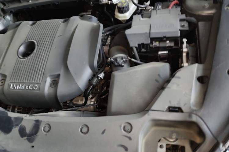 Used Lynk & Co 03 2022 2.0TD DCT JingPro Engine Bay Left
