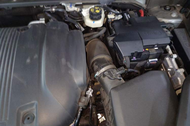 Used Lynk & Co 03 2022 2.0TD DCT JingPro Engine Bay Left
